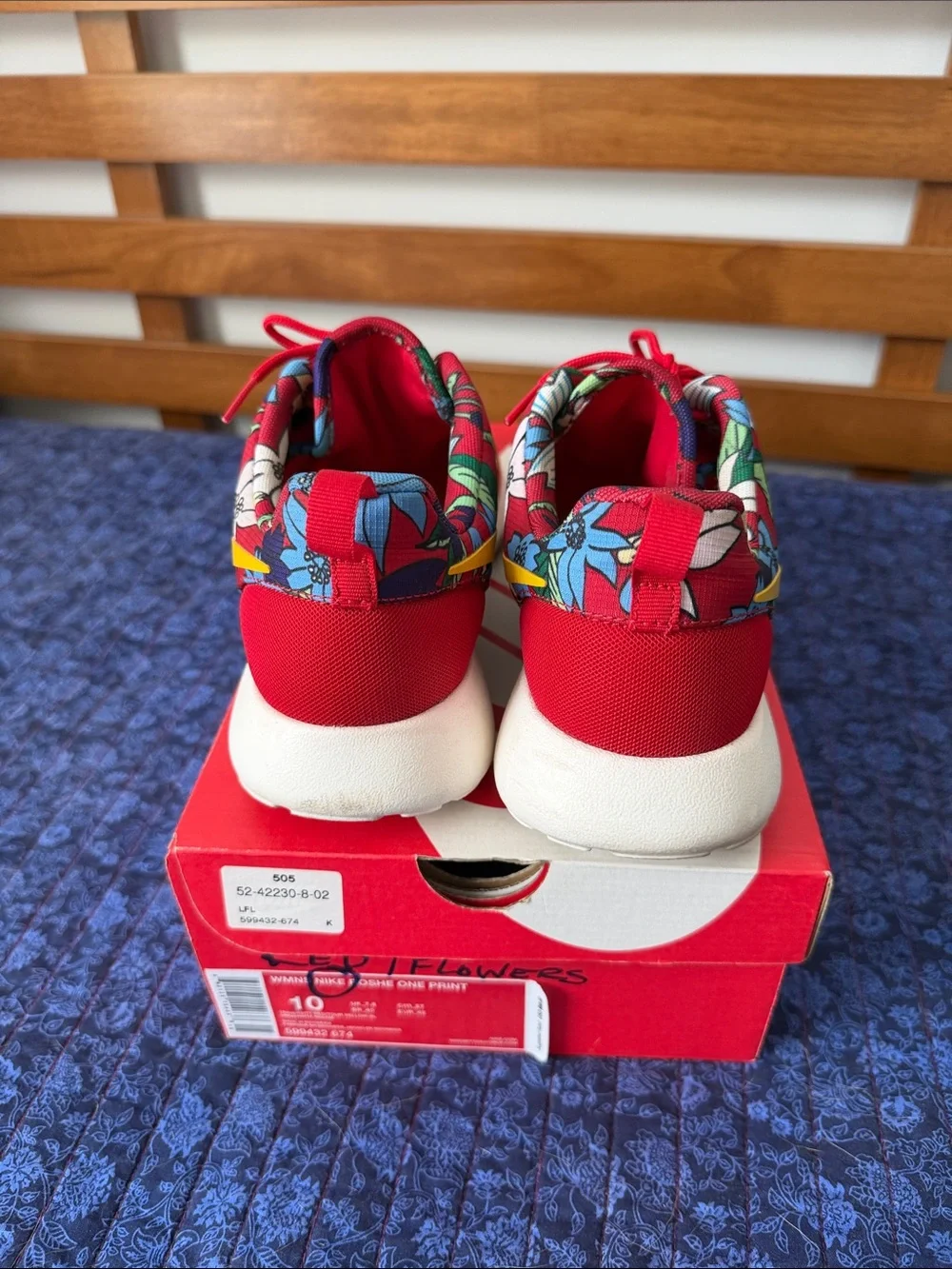 Nike Women’s Roche Hawaiian Print with box